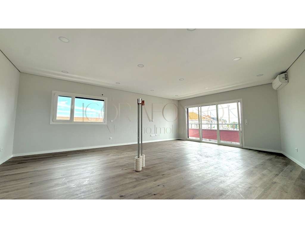 Excelente Apartamento T2 localizado na Zona Central de Azeitão - Grande imagem: 2/43