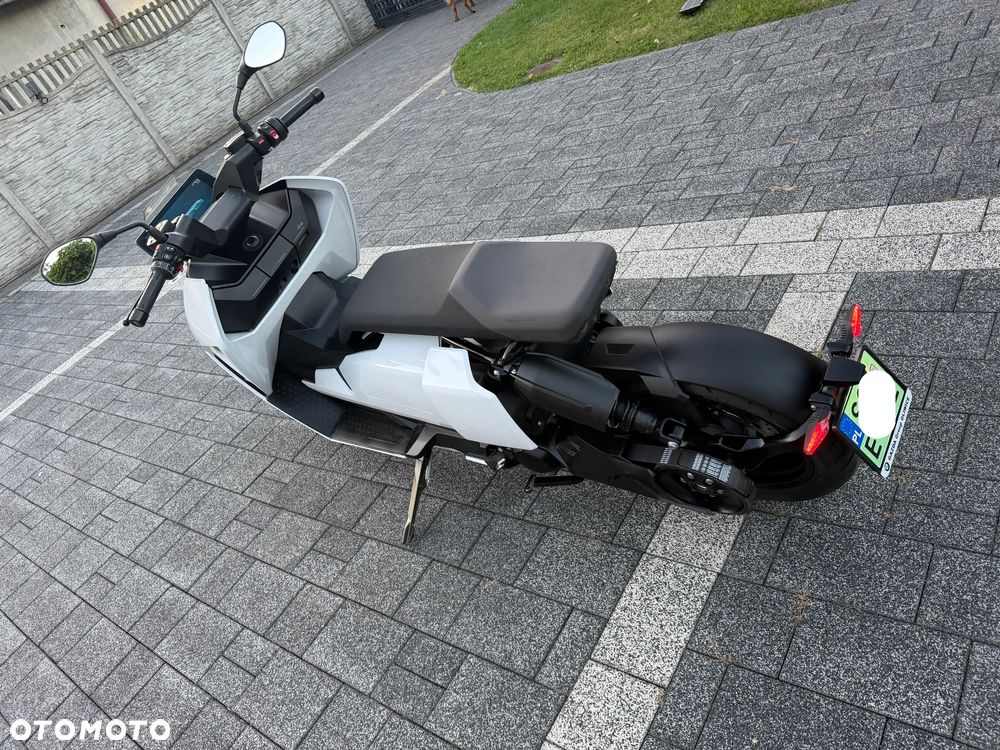 BMW CE 04 - 18
