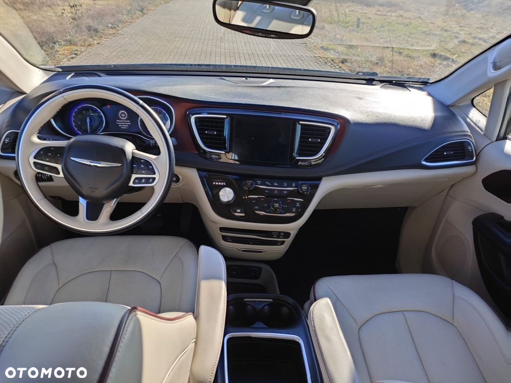 Chrysler Pacifica - 6