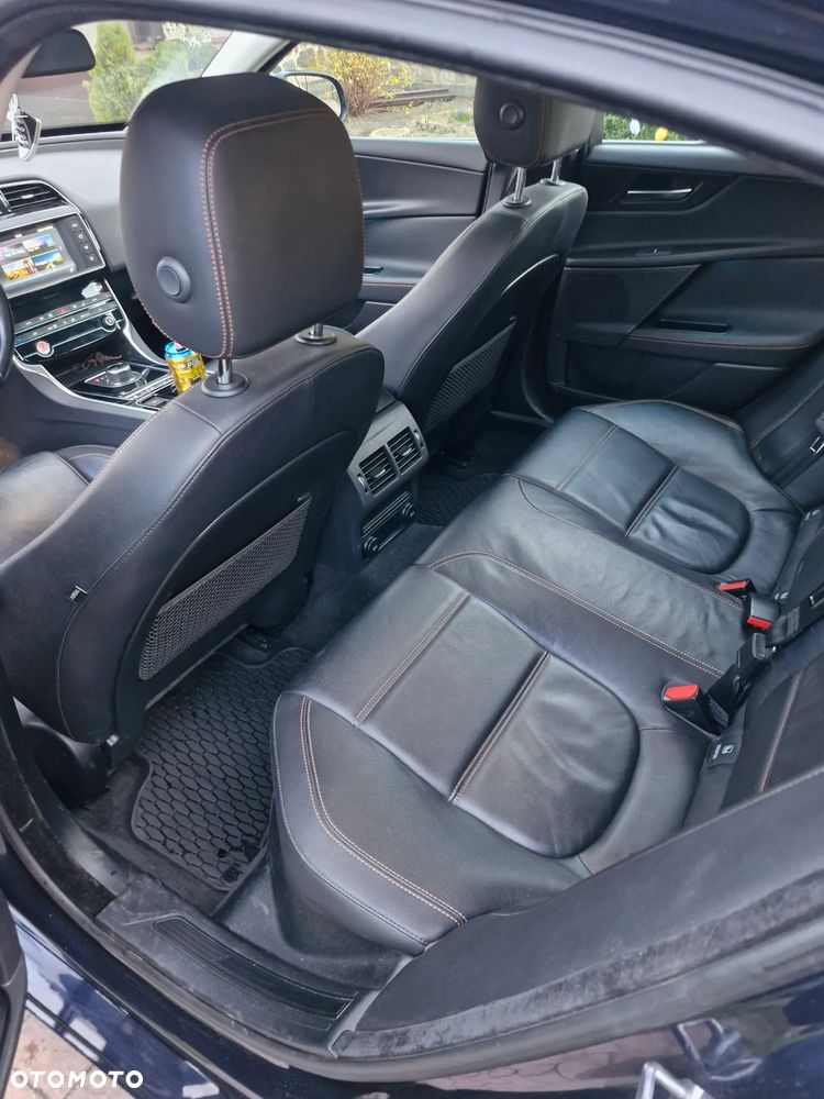 Jaguar XE 2.0 T Prestige - 19