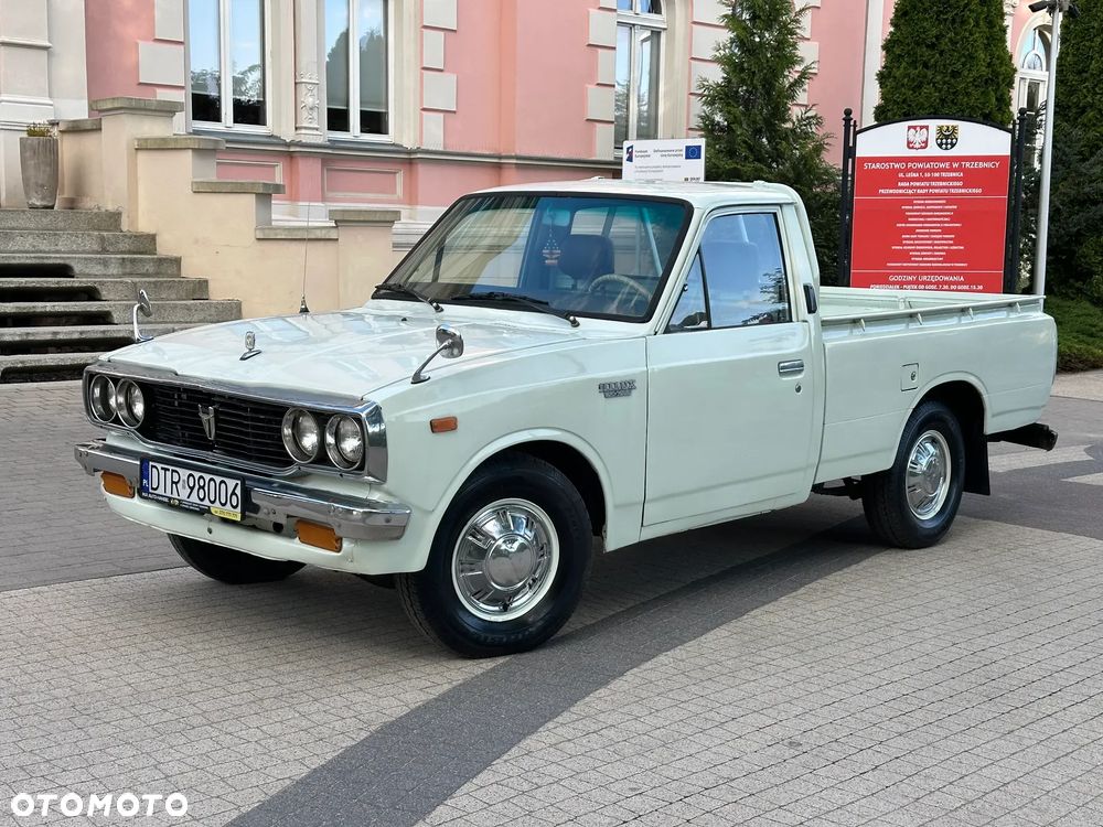 Toyota Hilux - 1