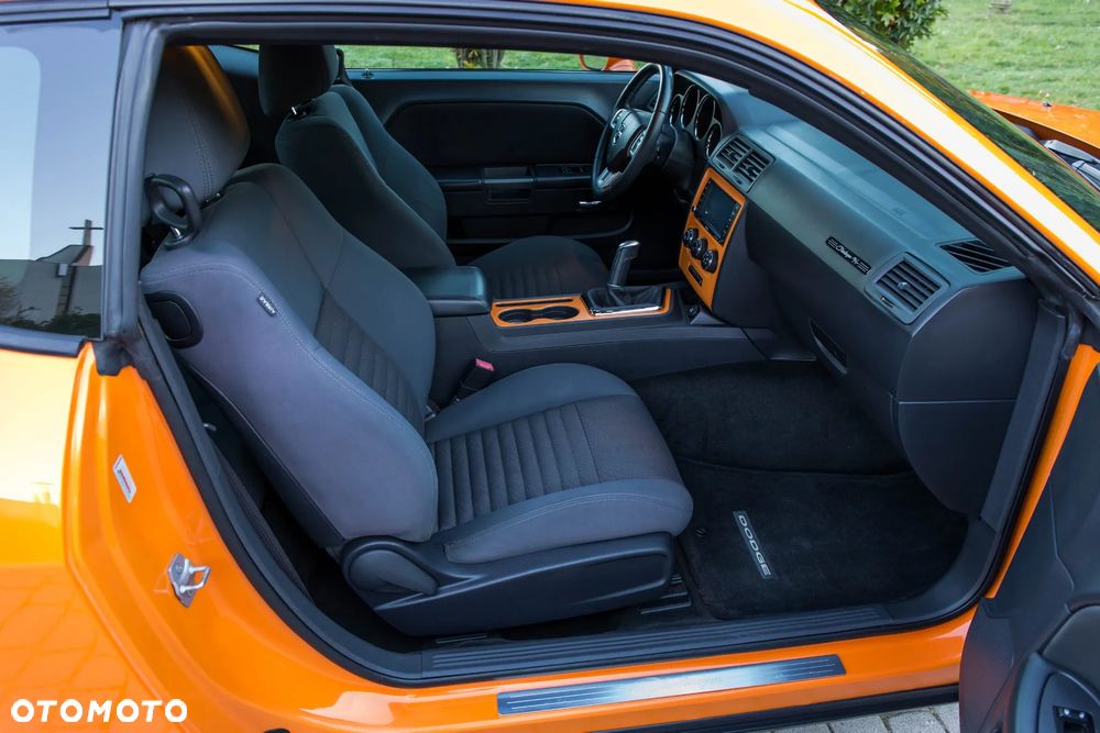 Dodge Challenger - 13