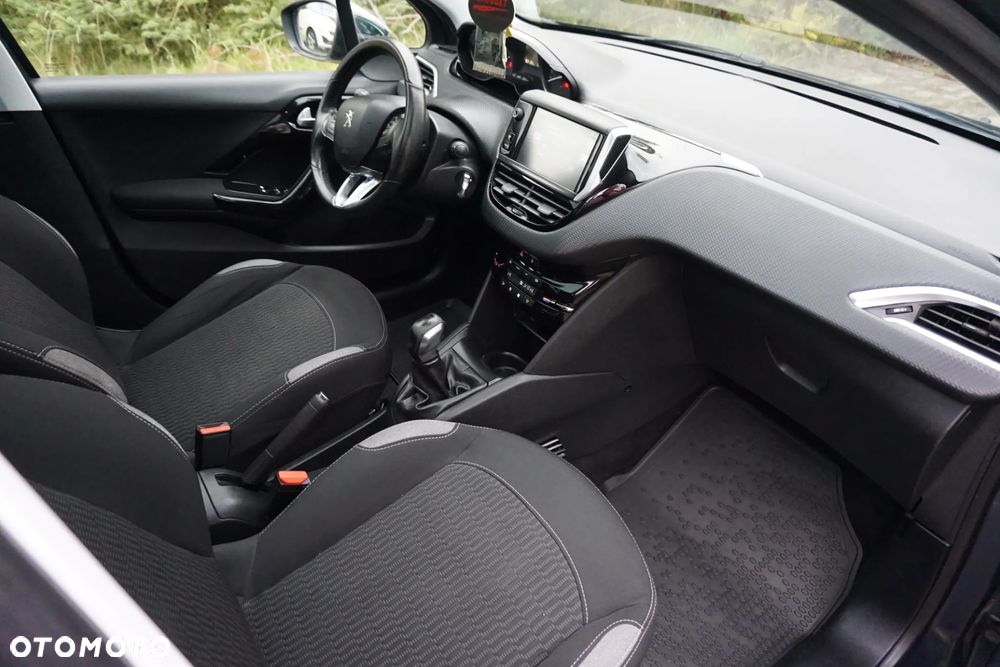 Peugeot 208 - 23