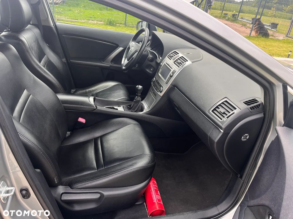 Toyota Avensis 1.6 Premium - 20