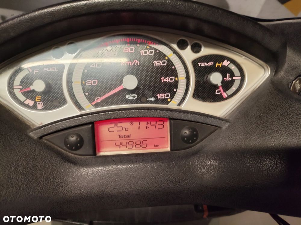 Yamaha X-max - 10