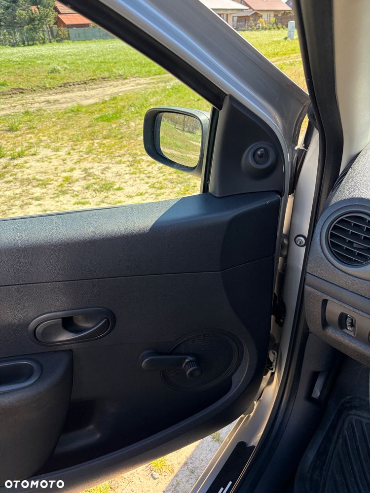 Renault Clio - 26