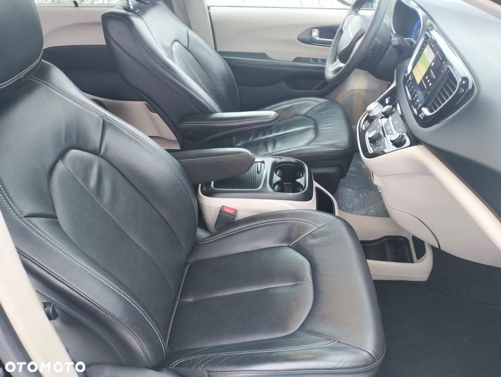 Chrysler Pacifica - 6