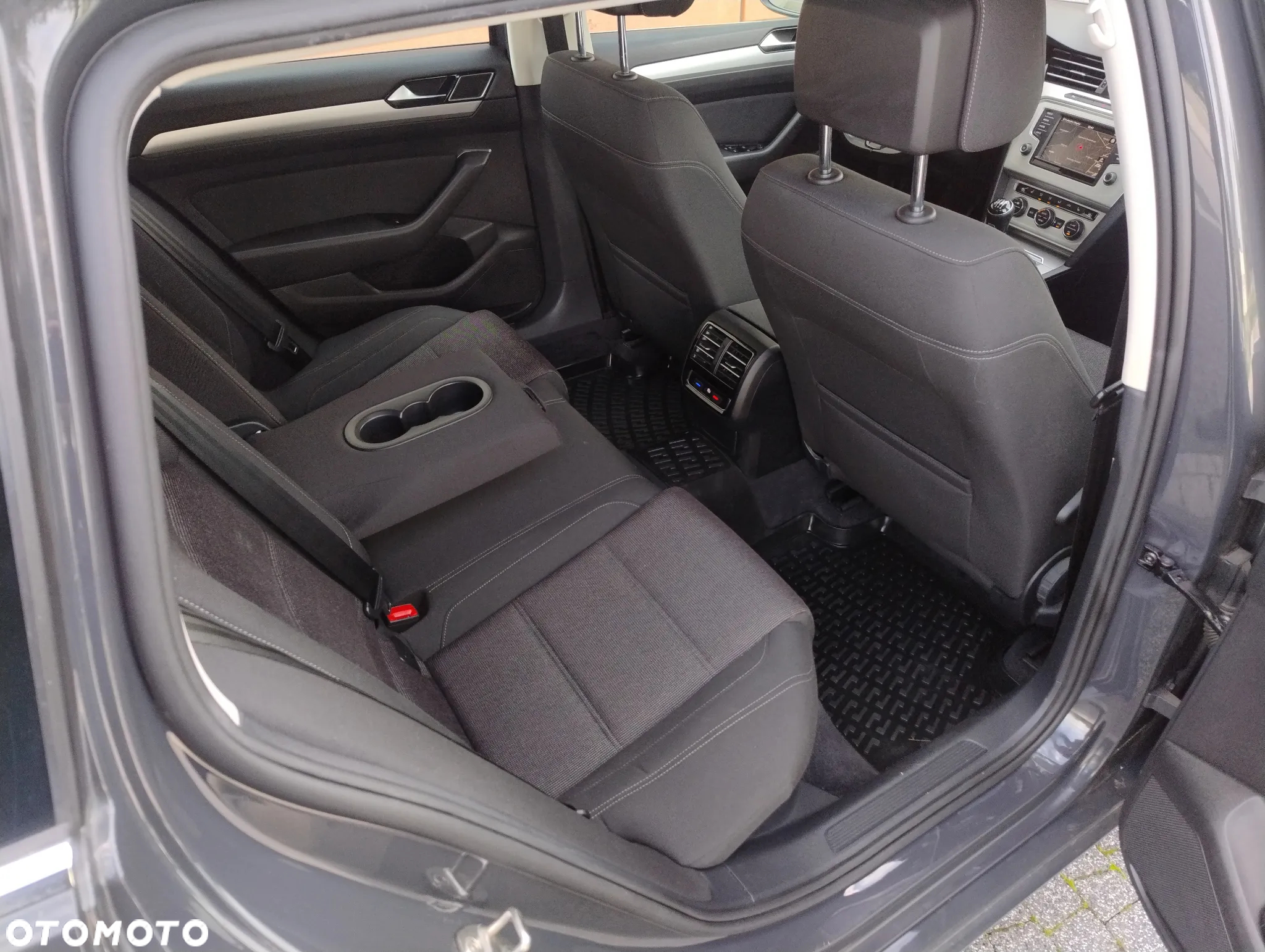 Volkswagen Passat Variant 2.0 TDI (BlueMotion Technology) Trendline - 19