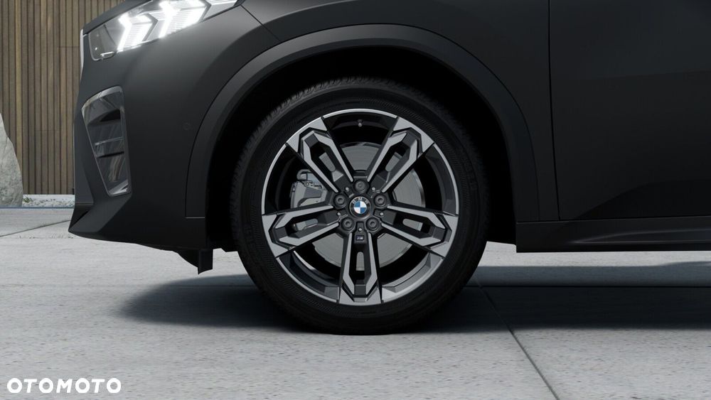 BMW iX2 eDrive20 66.5kWh M Sport - 8