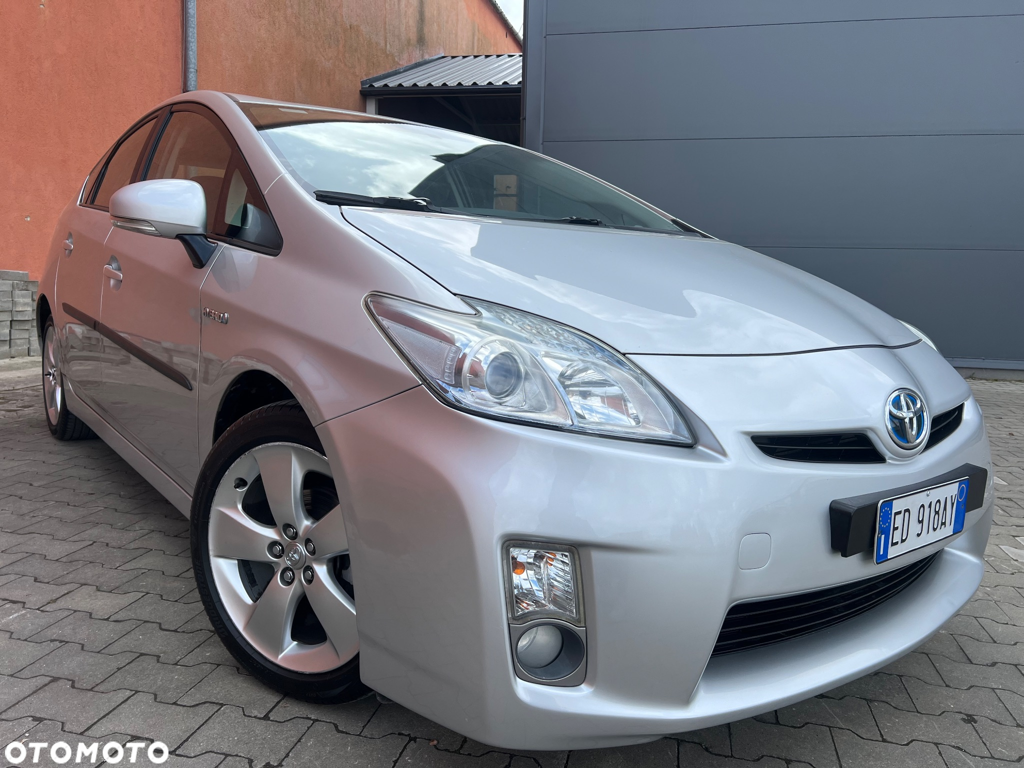 Toyota Prius 1.8 HSD Premium - 2
