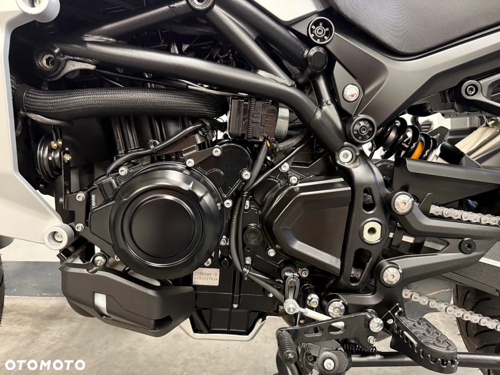QJMOTOR SRT 800SX - 18