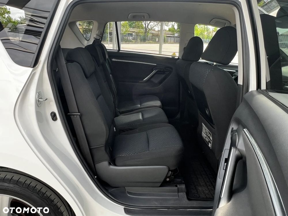 Toyota Verso 2.2 D-CAT Premium 7os - 12