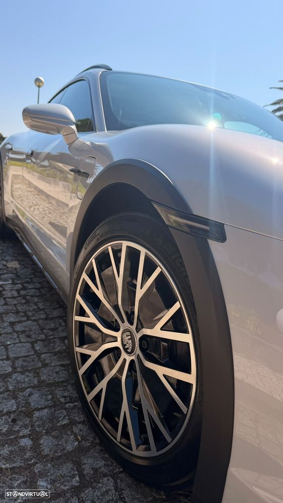 Porsche Taycan Cross Turismo 4 - 8