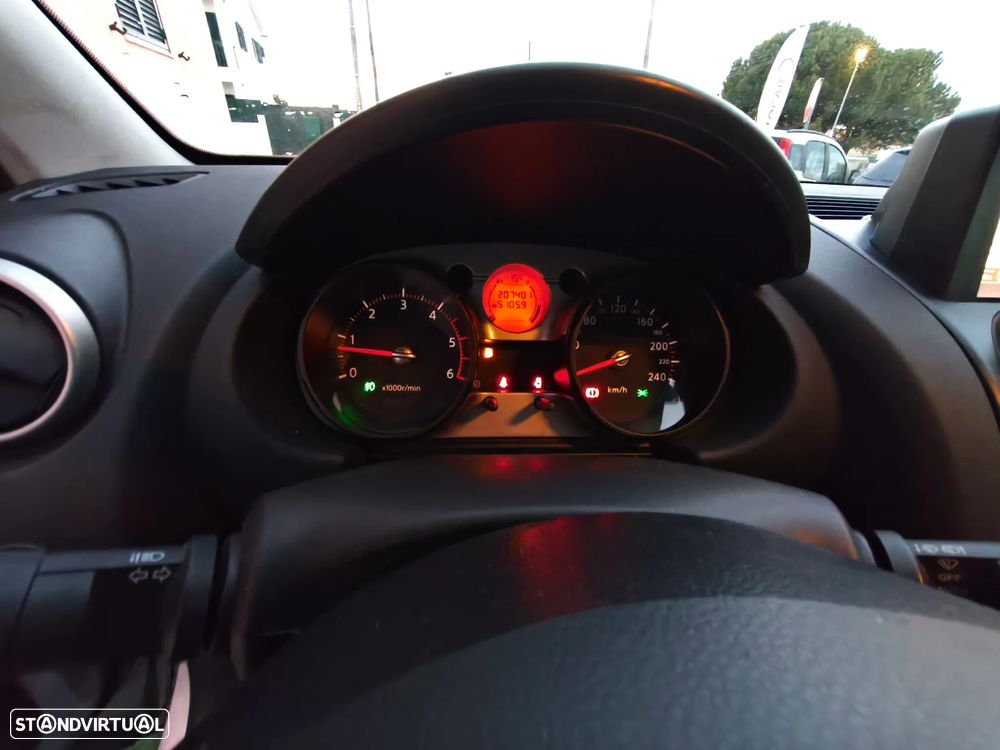 Nissan Qashqai 2.0 dCi Backstage NAVI FPD - 8