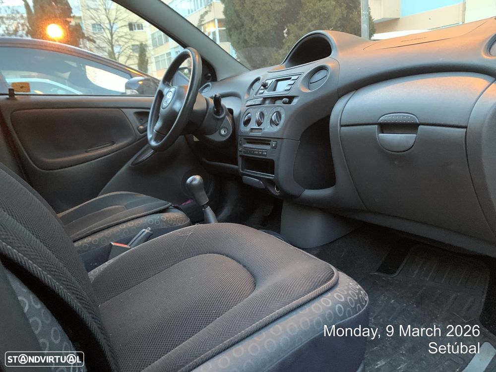 Toyota Yaris 1.0 Sol - 8