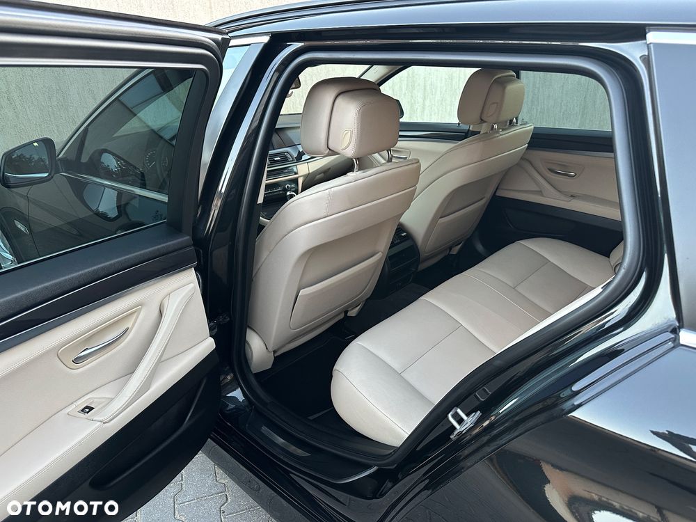 BMW Seria 5 525d Sport-Aut Modern Line - 22
