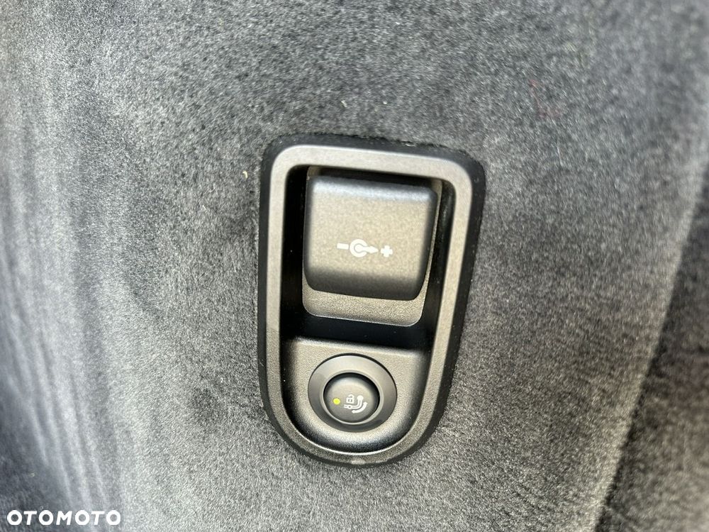 BMW Seria 5 520d - 32