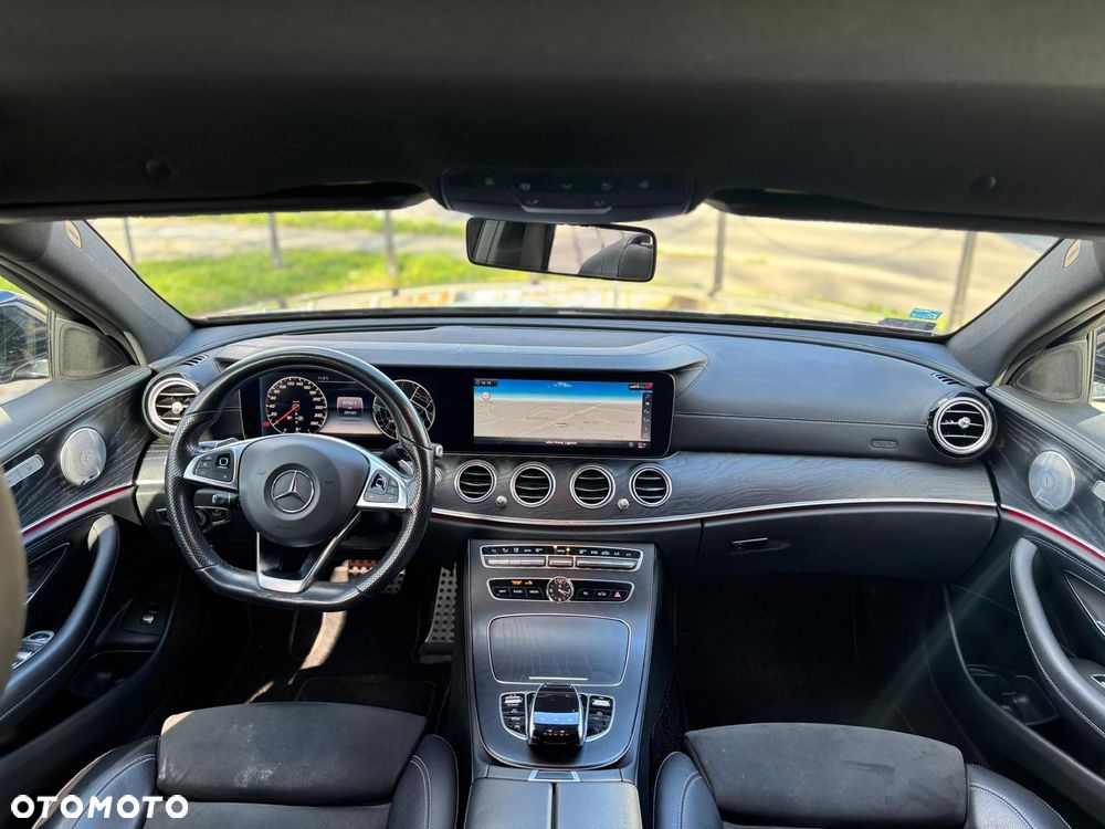 Mercedes-Benz Klasa E 220 d 4-Matic 9G-TRONIC - 23