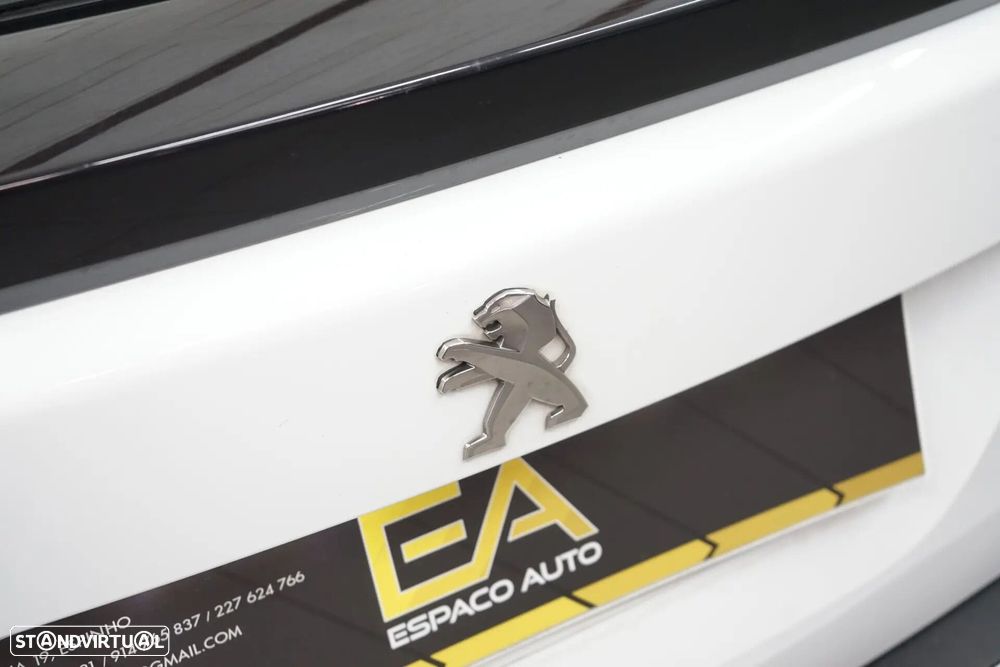 Peugeot 2008 1.2 PureTech Active Pack EAT8 - 12