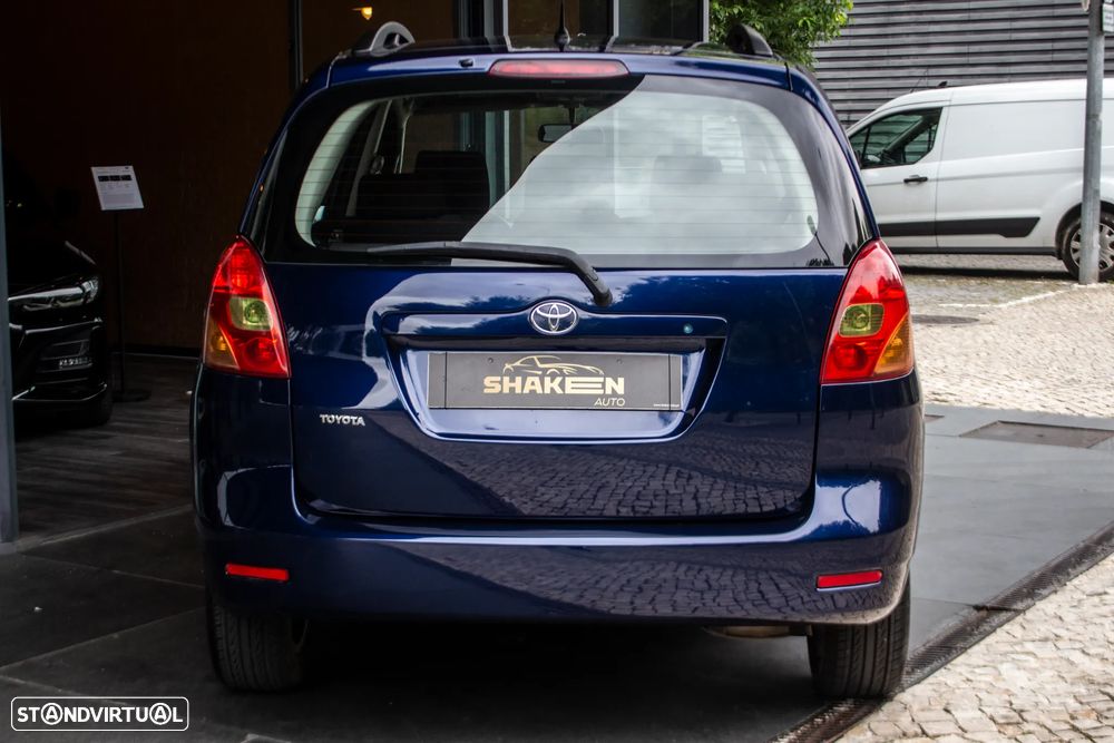 Toyota Corolla Verso 2.0 D-4D - 10