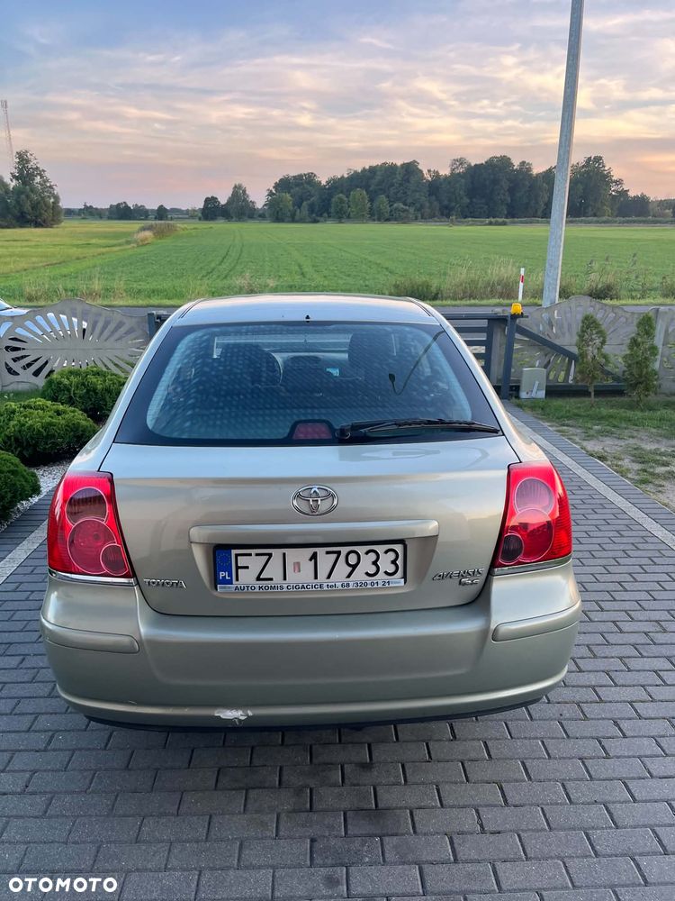 Toyota Avensis - 4