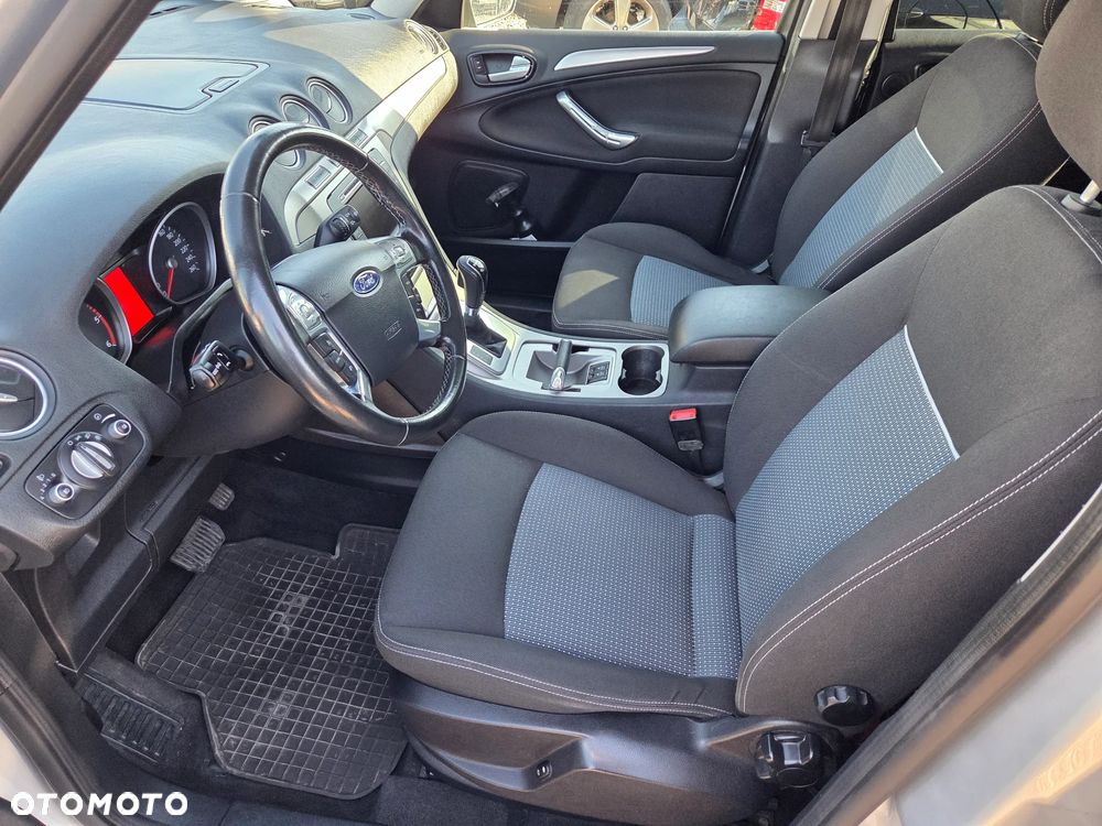 Ford Galaxy 2.0 TDCi DPF Business Edition - 4