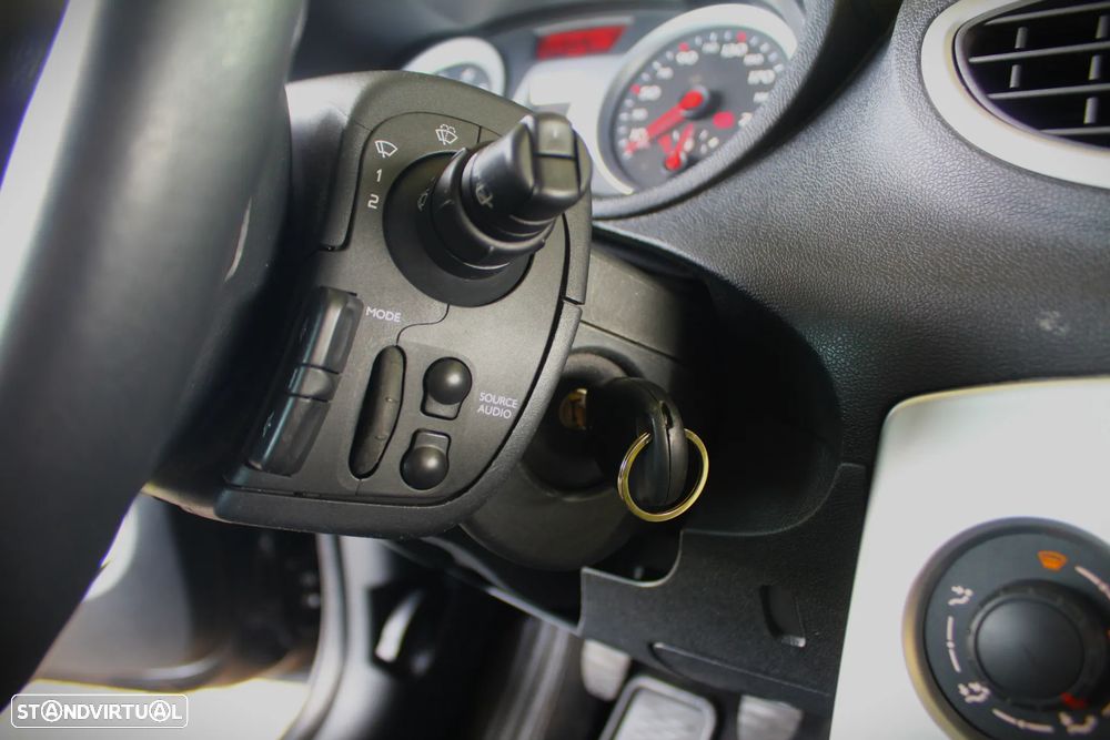 Renault Clio 1.2 16V Rip Curl II - 38