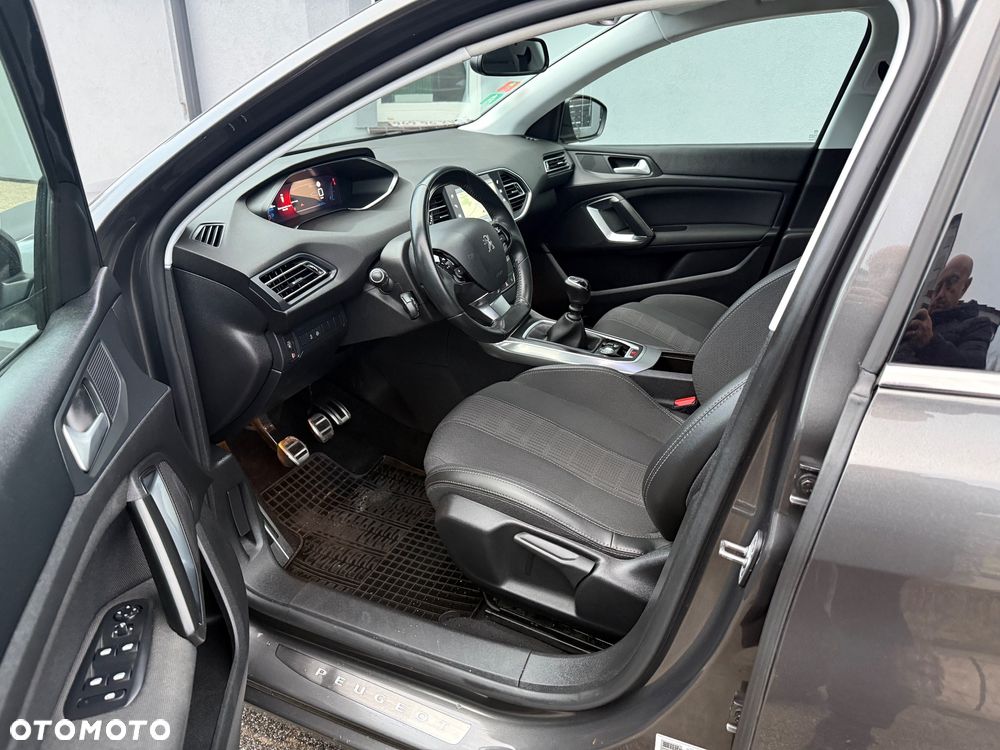 Peugeot 308 BlueHDi 130 Stop & Start Allure Business-Paket - 6