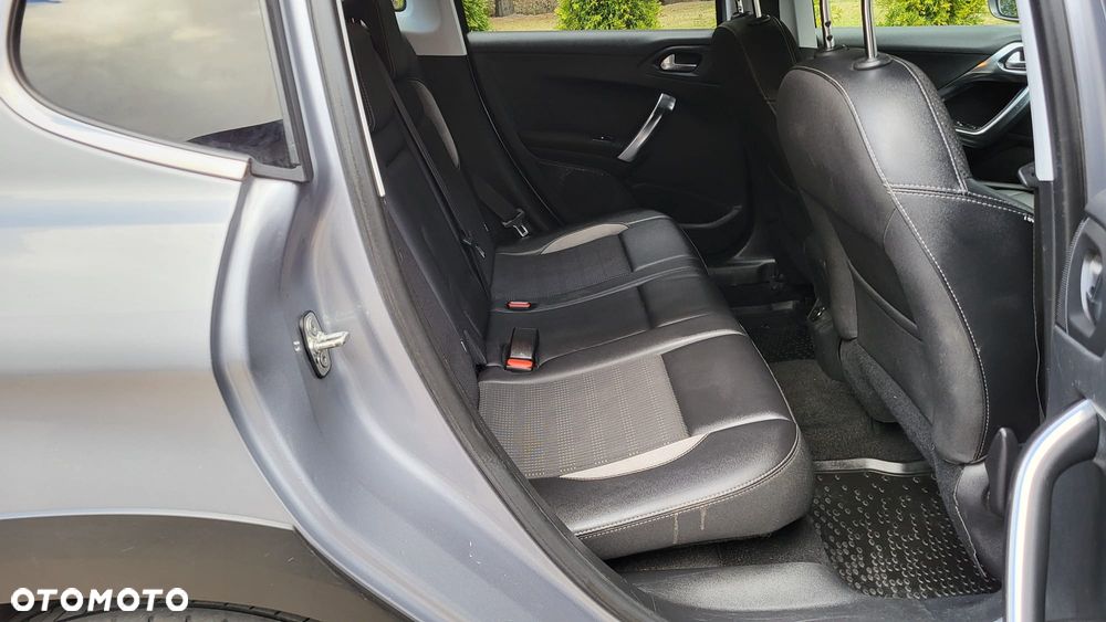 Peugeot 2008 1.2 Pure Tech Allure S&S - 11