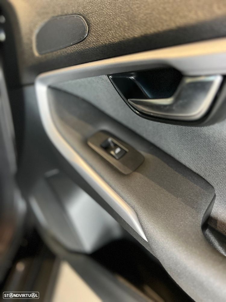 Volvo V40 Cross Country 2.0 D3 - 26