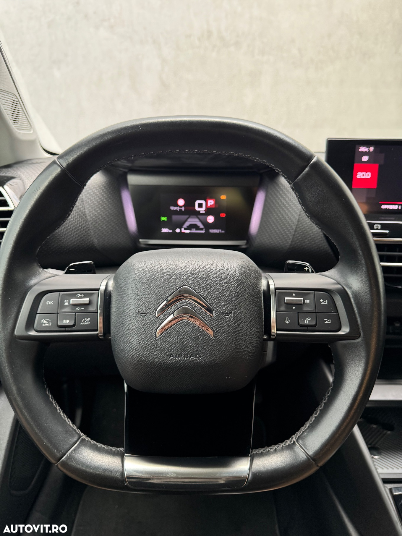 Citroën C4 BlueHDi 130 Stop&Start EAT8 SHINE - 24