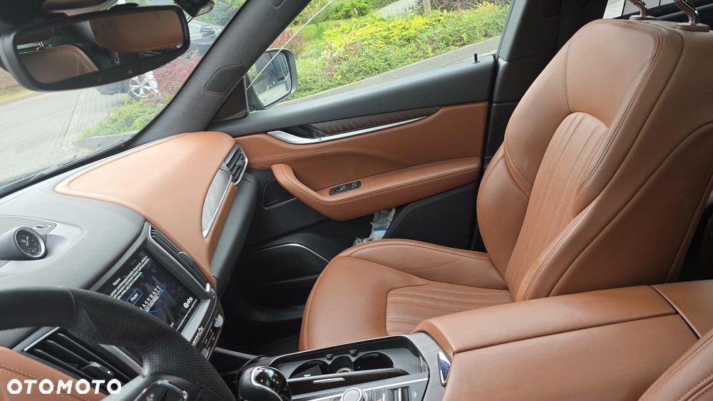 Maserati Levante Granlusso - 11