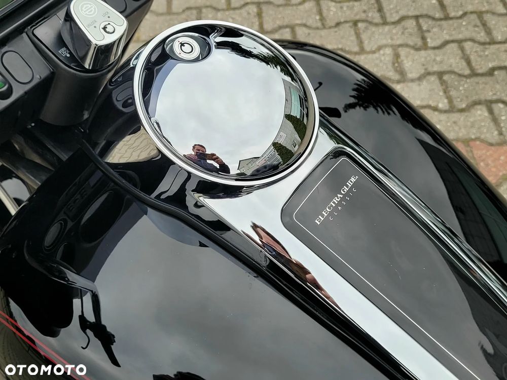 Harley-Davidson FLHT Electra Glide Standard - 25
