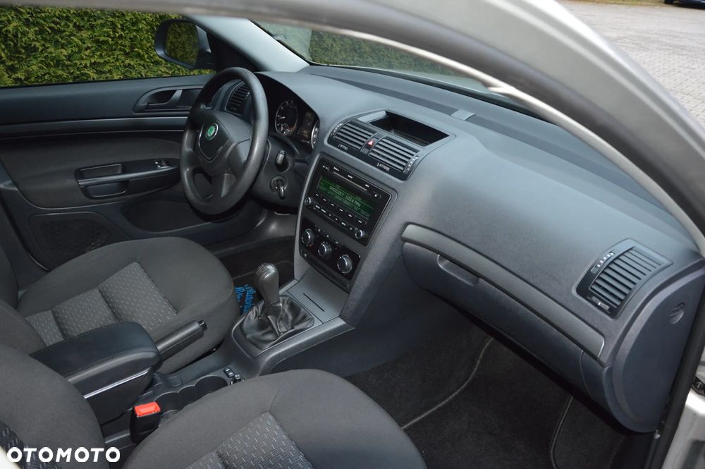 Skoda Octavia 1.6 Ambiente - 10