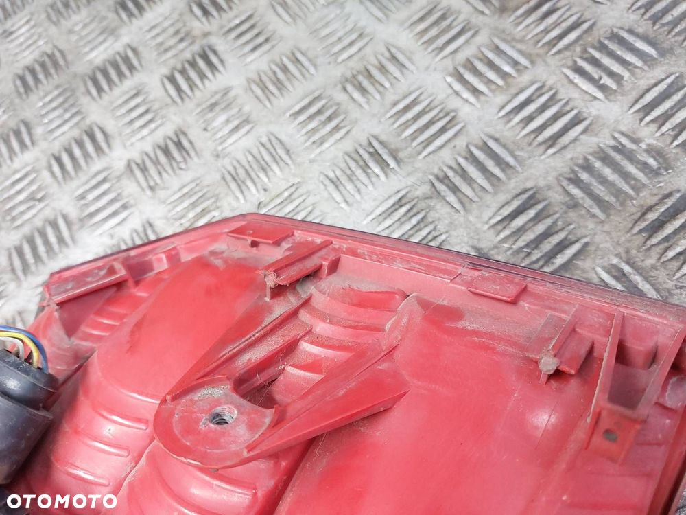 LAMPA LEWY TYŁ + PRAWY TYŁ AUDI A4 B6 KOMBI AVANT 8E9945095 8E9945096 - 8