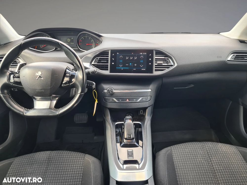 Peugeot 308 1.2 L PureTech Turbo S&S Allure Aut. - 9