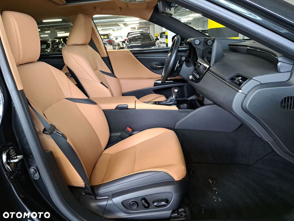 Lexus ES 300h Business Edition - 17