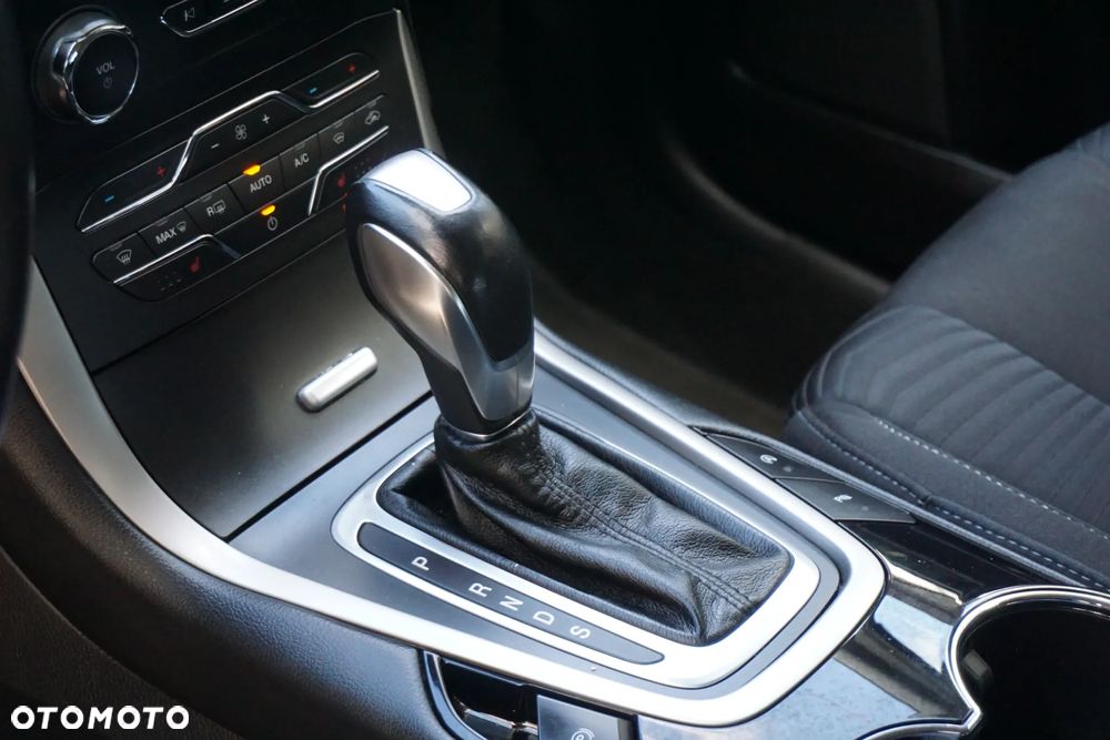 Ford S-Max 2.0 TDCi Titanium PowerShift - 24