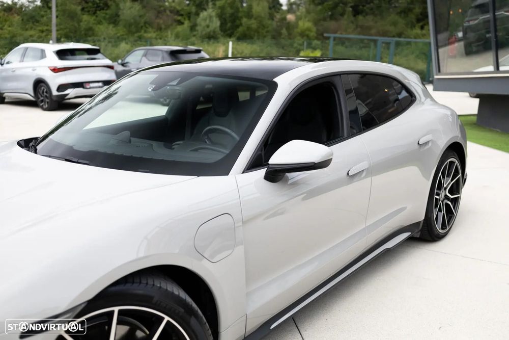 Porsche Taycan Sport Turismo - 11