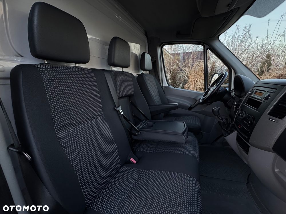 Mercedes-Benz Sprinter - 25