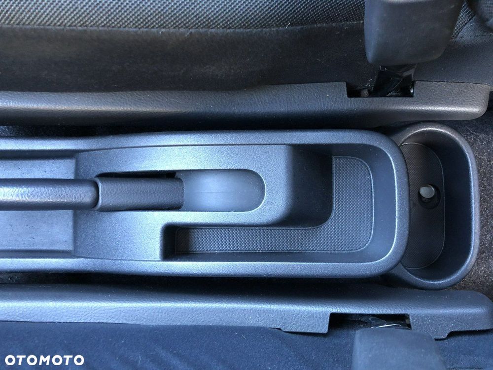 Daihatsu Sirion - 29