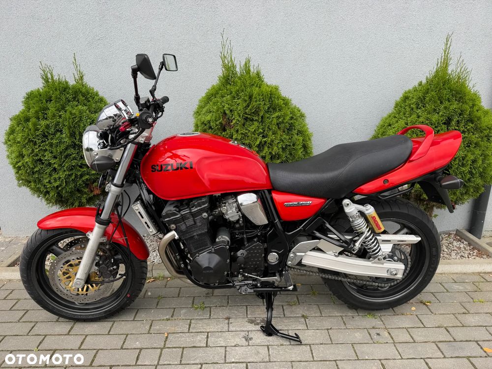 Suzuki GSX - 6