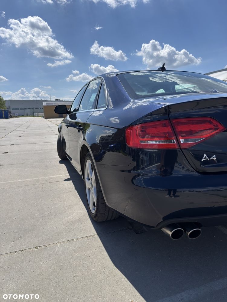Audi A4 Limousine - 4