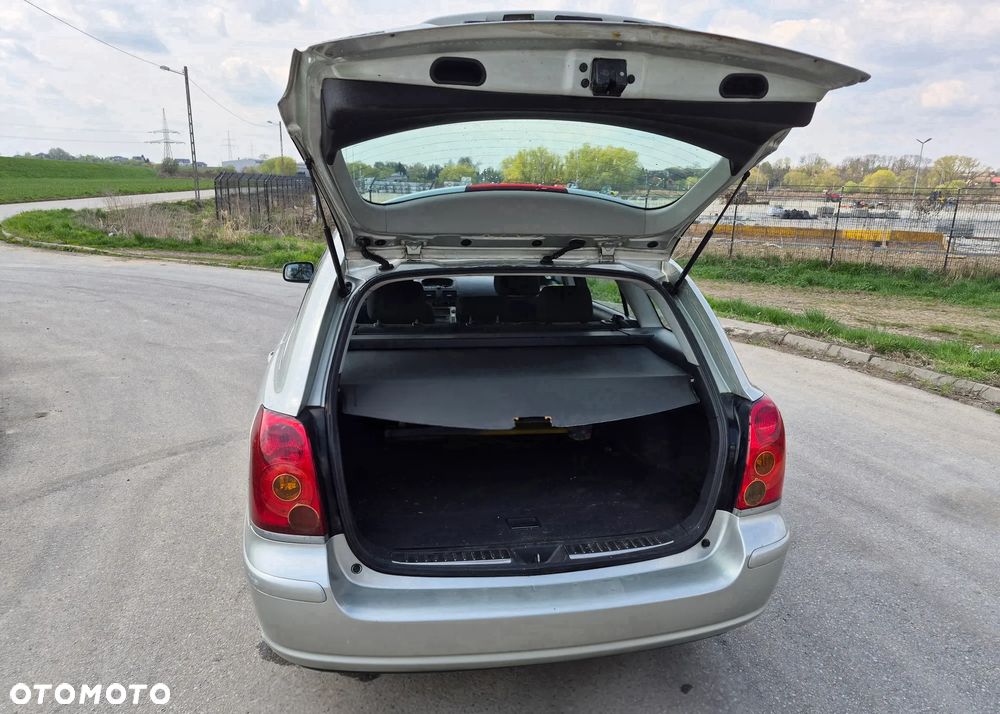 Toyota Avensis 2.0 D-4D Sol - 5