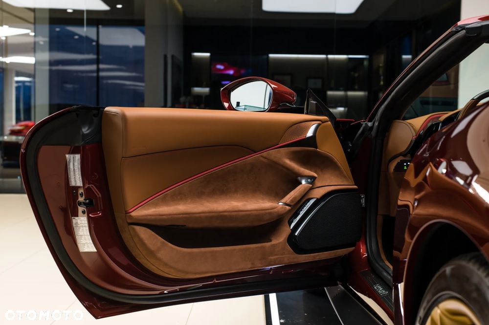 Ferrari Roma Spider - 22