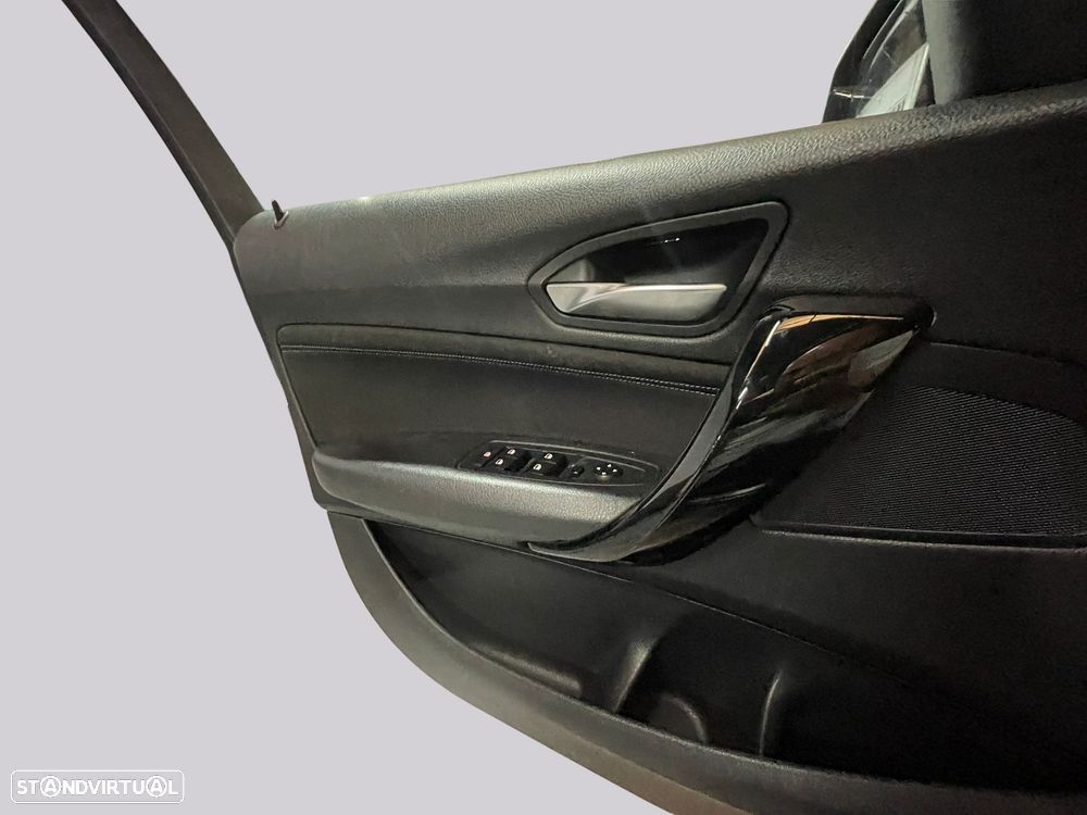 BMW 118 d — fotografia 13