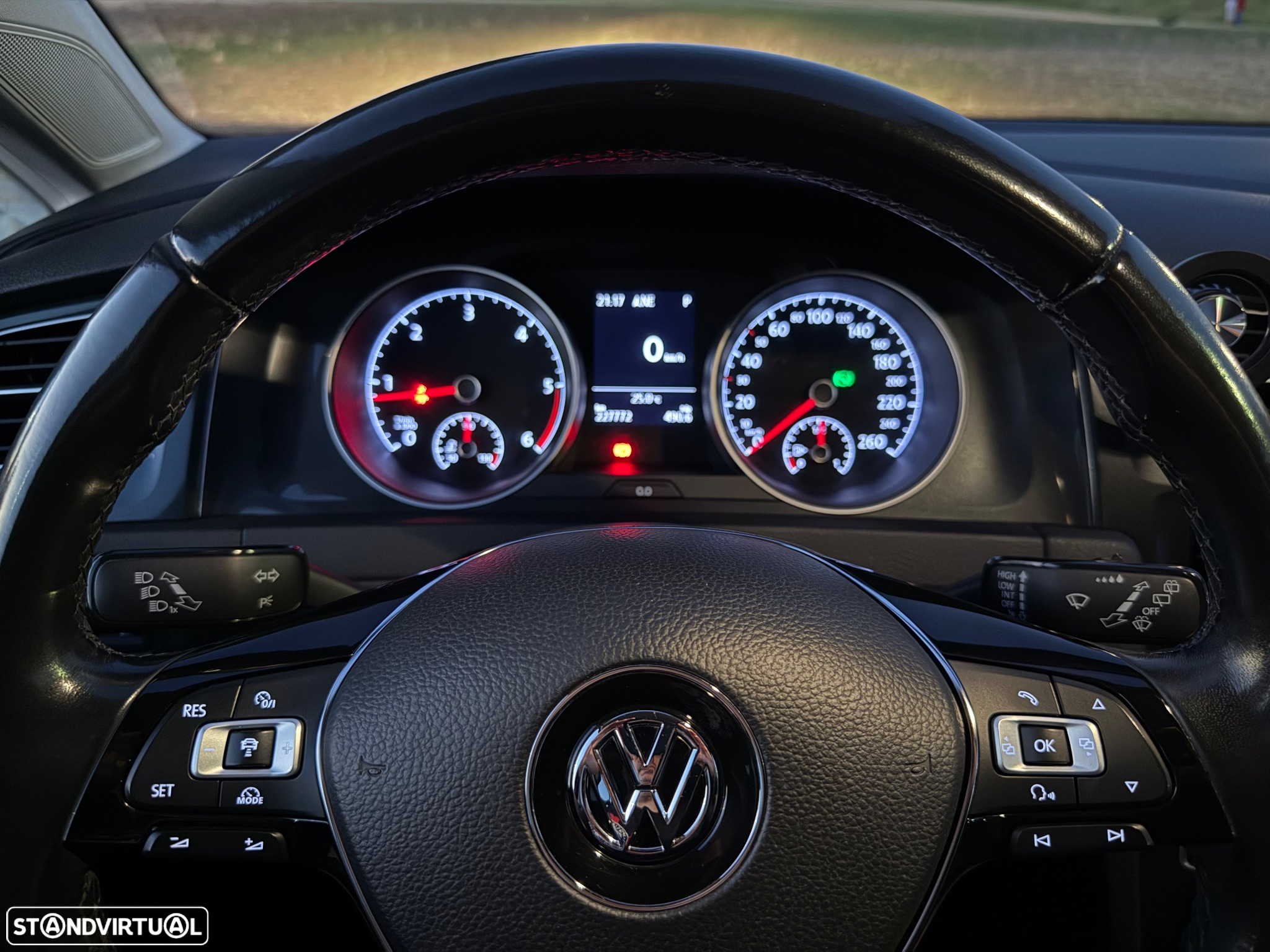 VW Golf Variant 1.6 TDi Confortline DSG - 22