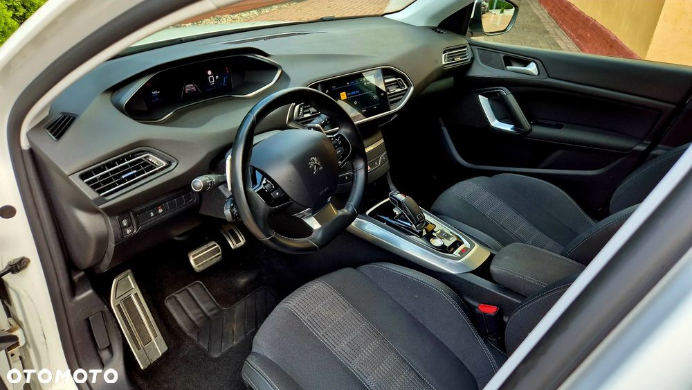 Peugeot 308 SW BlueHDi 130 EAT8 Allure - 13