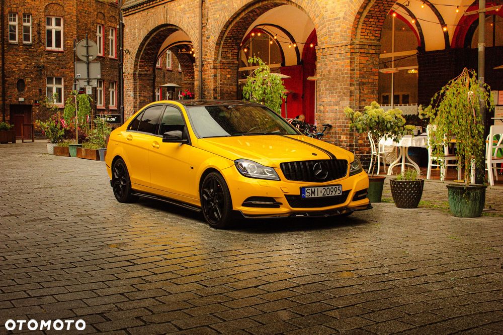 Mercedes-Benz Klasa C 350 CDI DPF (BlueEFFICIENCY) 7G-TRONIC Avantgarde - 4