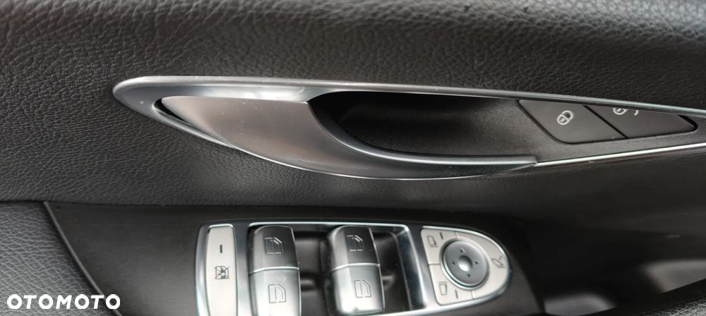 Mercedes-Benz Klasa E 220 d 9G-TRONIC Avantgarde - 31